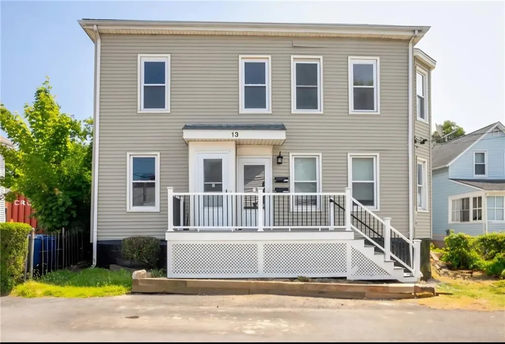 13 Livingston Place Middletown RI 02842