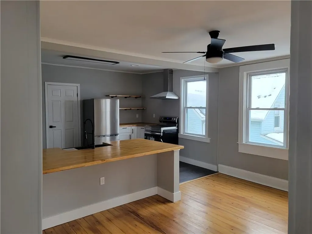 13 Livingston Place Middletown RI 02842