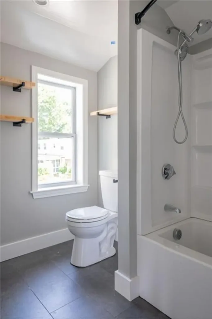 13 Livingston Place Middletown RI 02842