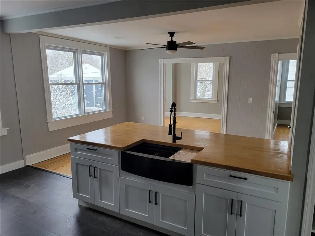 13 Livingston Place Middletown RI 02842