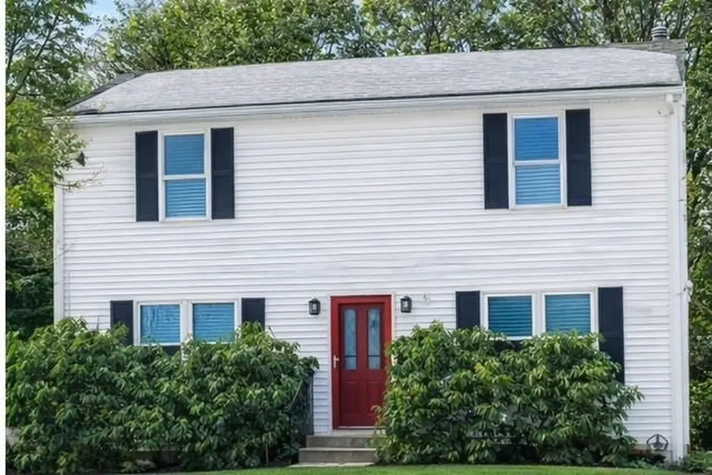 151 Dover Avenue East Providence RI 02914