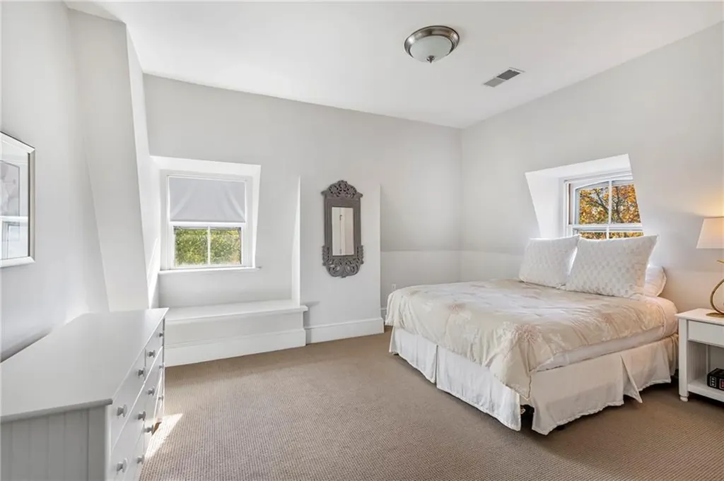 15 Berkeley Avenue Newport RI 02840