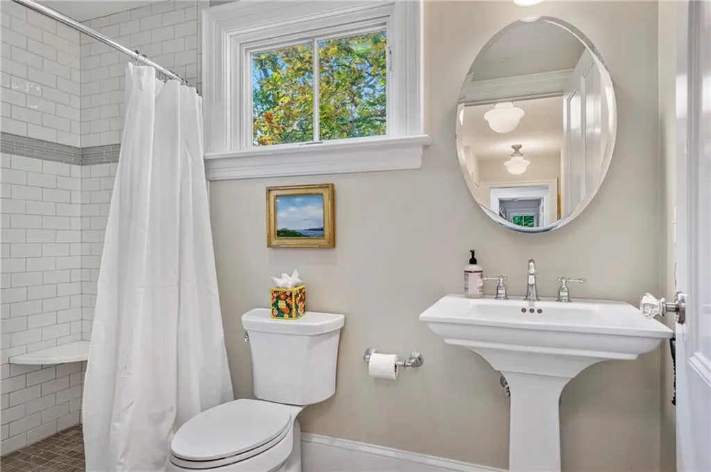 15 Berkeley Avenue Newport RI 02840