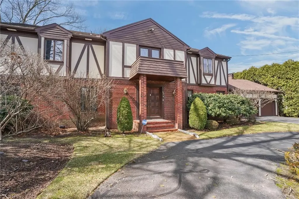 82 Mountain Laurel Drive Cranston RI 02920