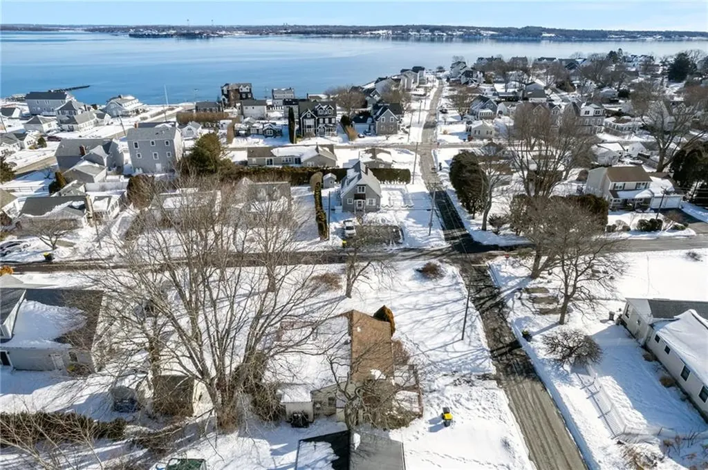 8 Anchorage Road Narragansett RI 02882