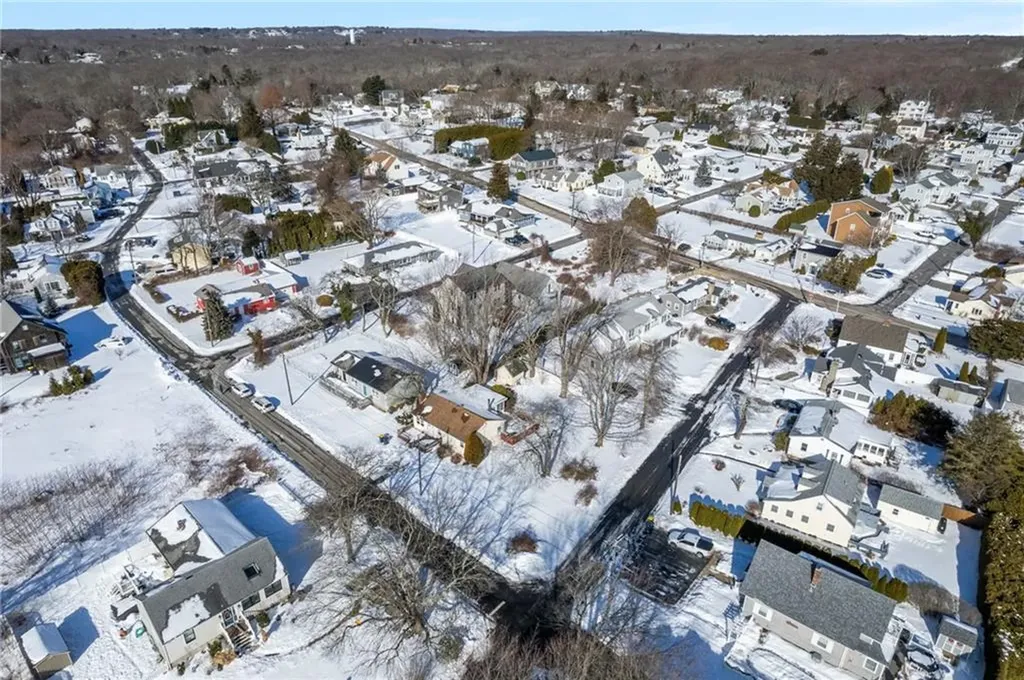 8 Anchorage Road Narragansett RI 02882