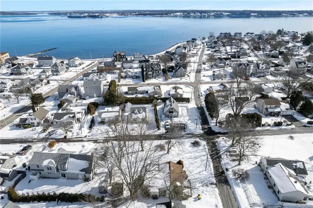 8 Anchorage Road Narragansett RI 02882