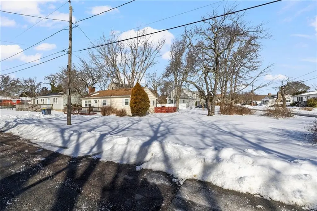 8 Anchorage Road Narragansett RI 02882