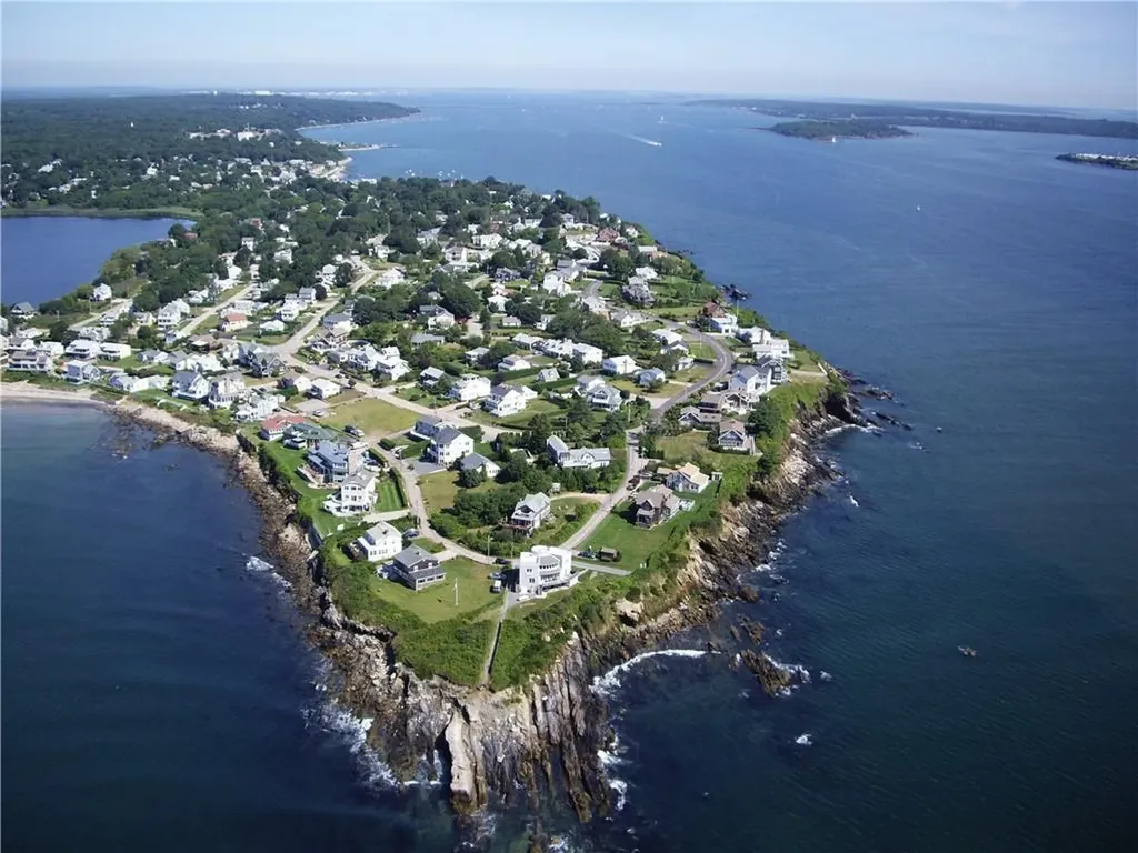 8 Anchorage Road Narragansett RI 02882