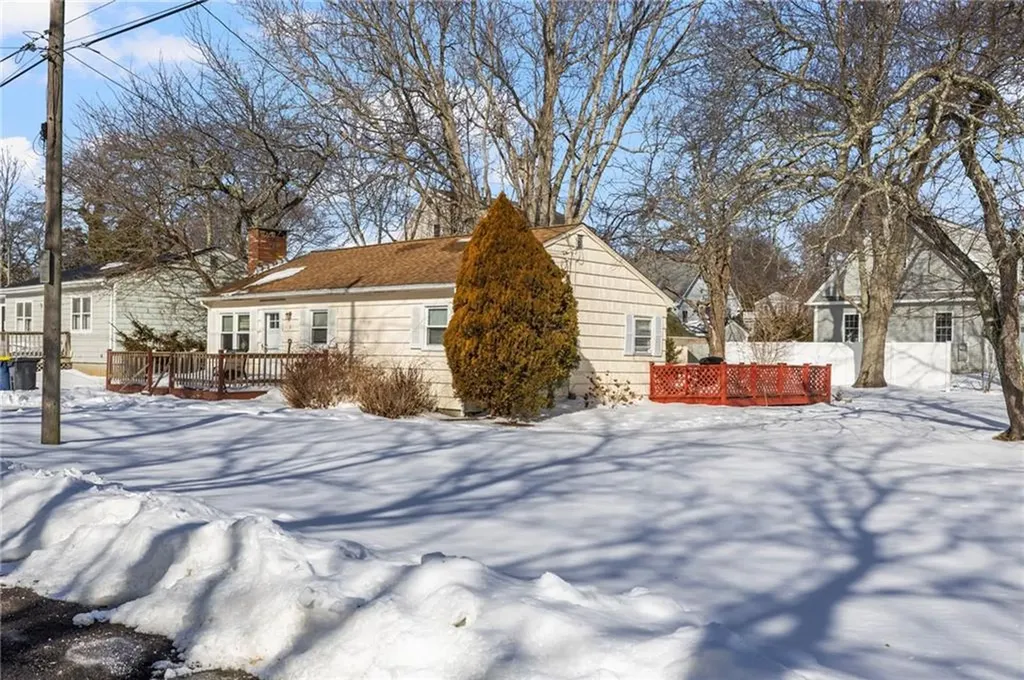 8 Anchorage Road Narragansett RI 02882