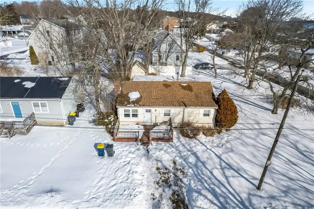 8 Anchorage Road Narragansett RI 02882