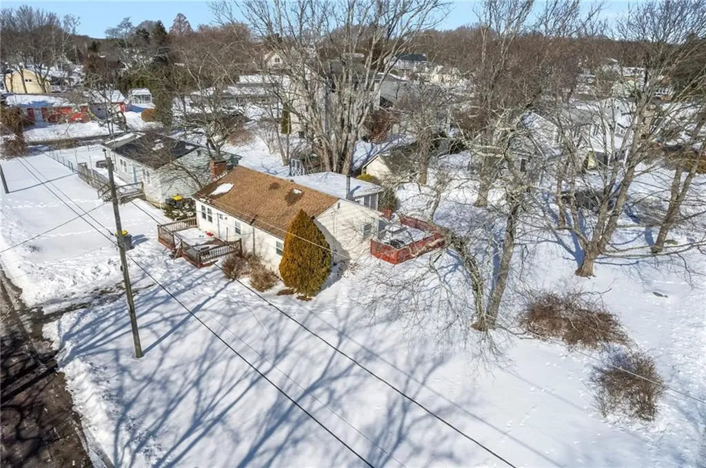 8 Anchorage Road Narragansett RI 02882