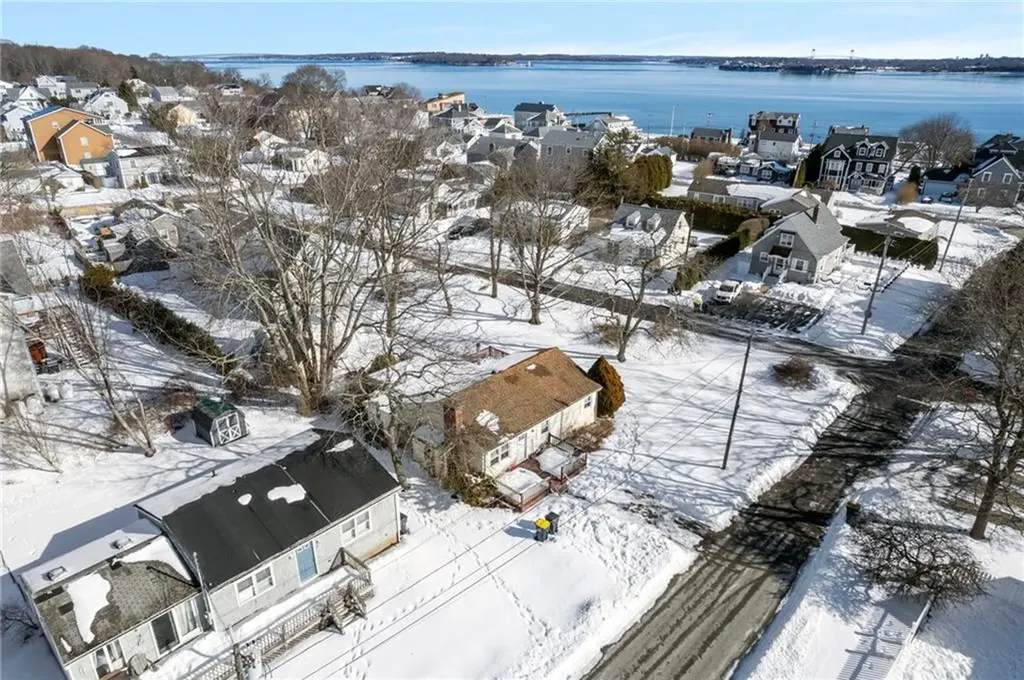 8 Anchorage Road Narragansett RI 02882