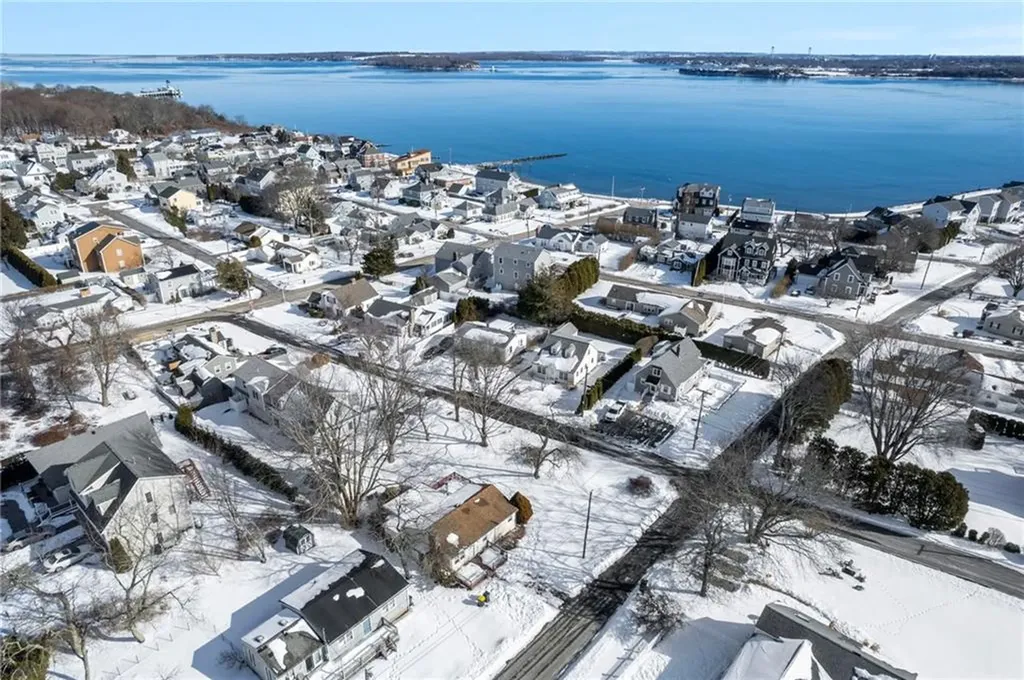 8 Anchorage Road Narragansett RI 02882