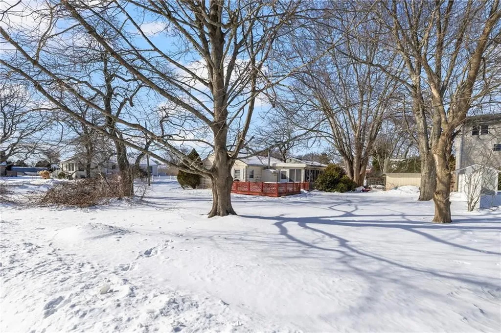 8 Anchorage Road Narragansett RI 02882