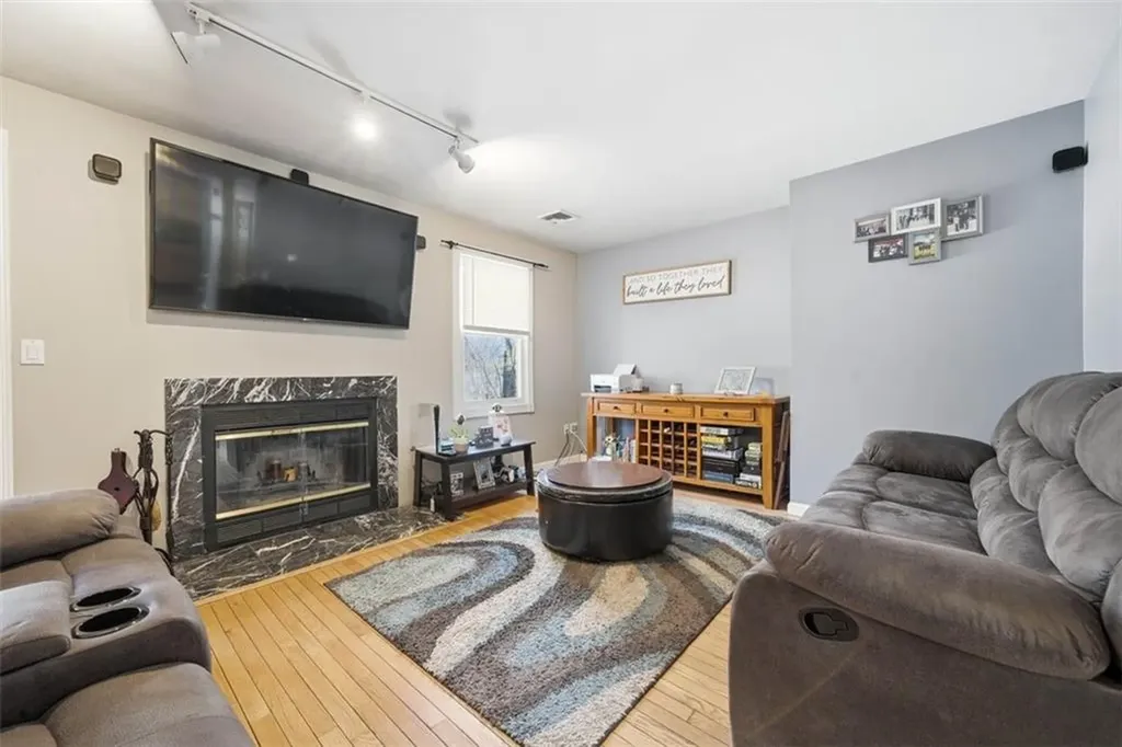 1603 Plainfield Pike Johnston RI 02919