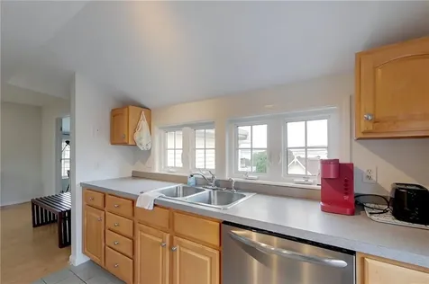 26 Cliff Avenue Newport RI 02840