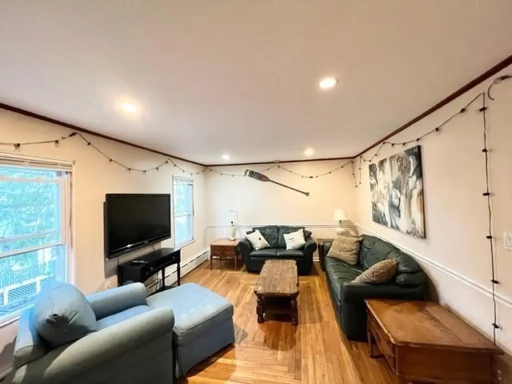 Newport RI, 10 Hammond Street, Unit B