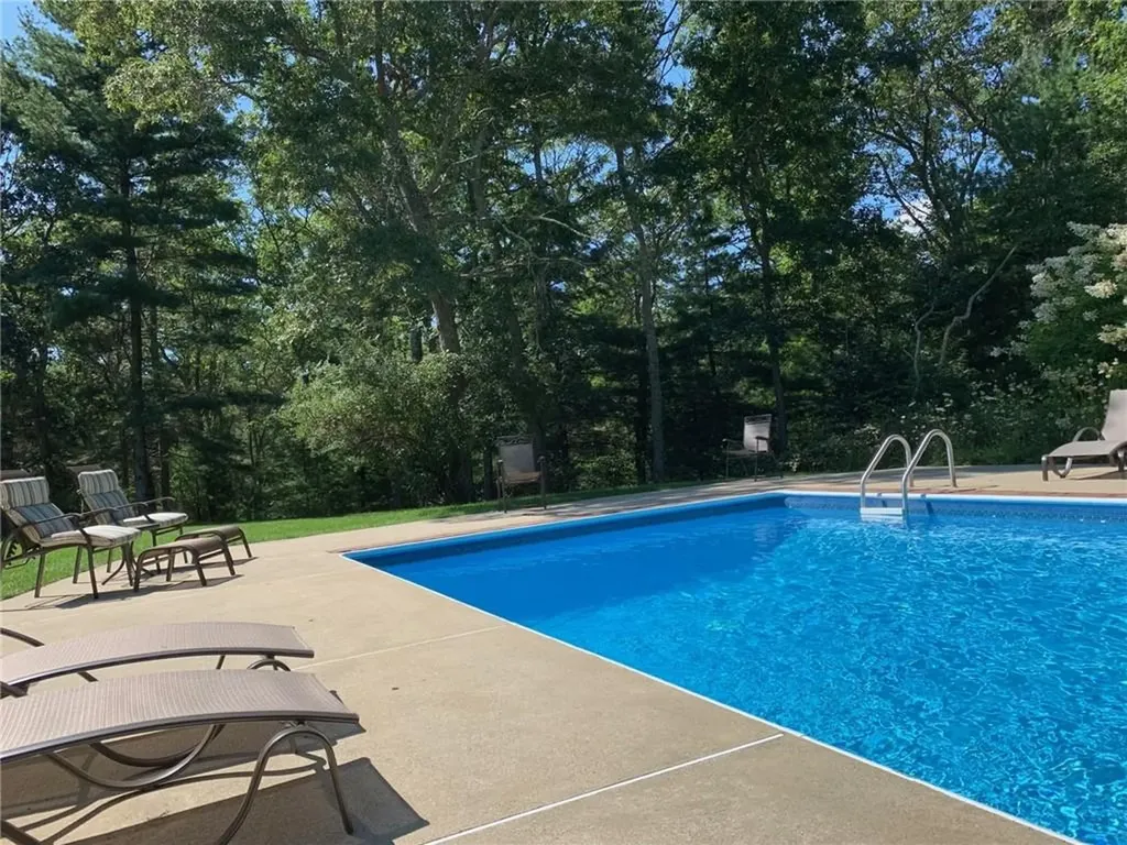 88 Woodsong Drive Scituate RI 02857