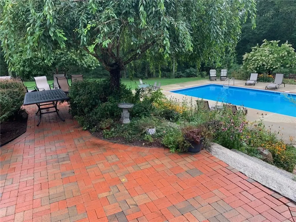 88 Woodsong Drive Scituate RI 02857