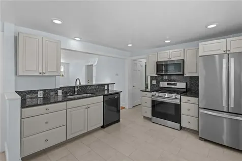 22 Phillips Avenue Warwick RI 02888