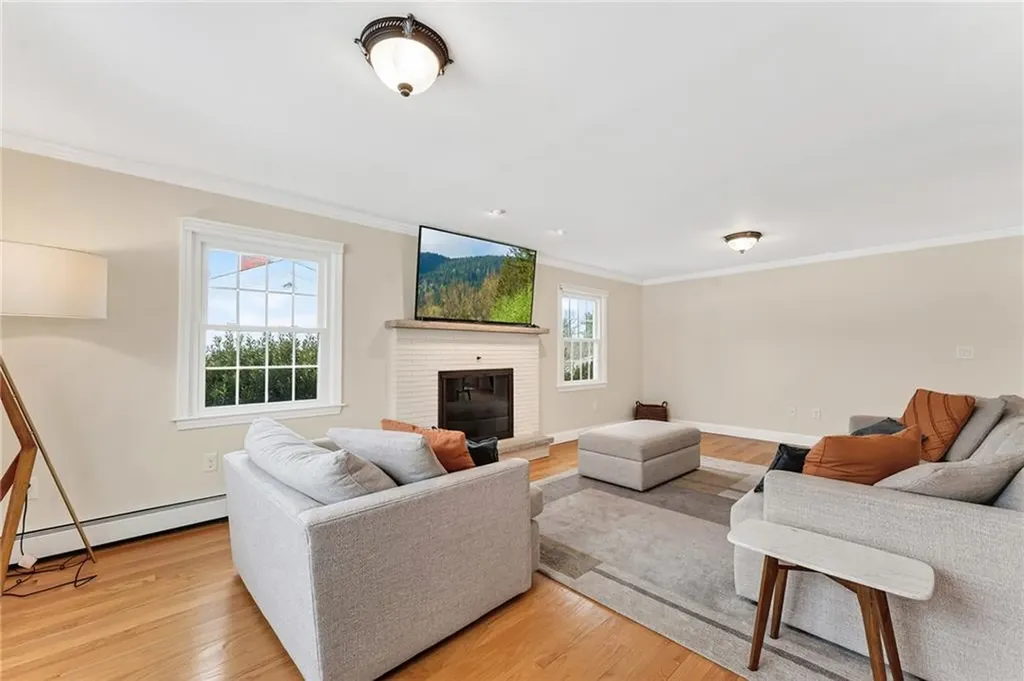 217 Belvedere Drive Cranston RI 02920