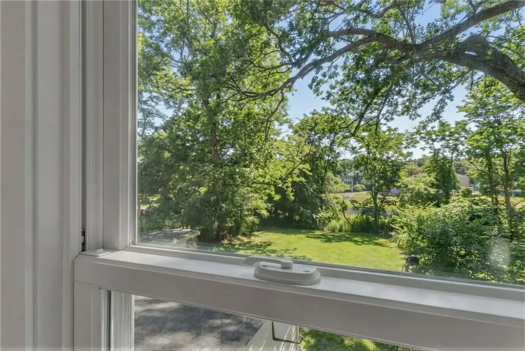 10 Booth Avenue East Providence RI 02915