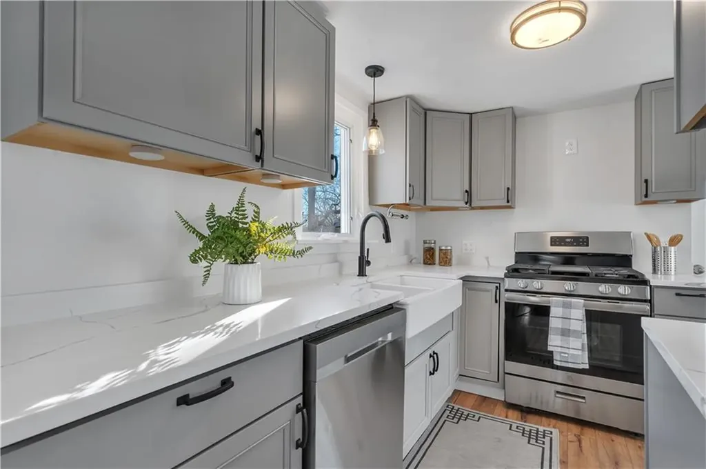 10 Booth Avenue East Providence RI 02915