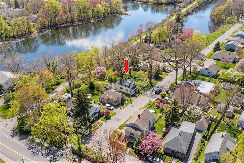 10 Booth Avenue East Providence RI 02915