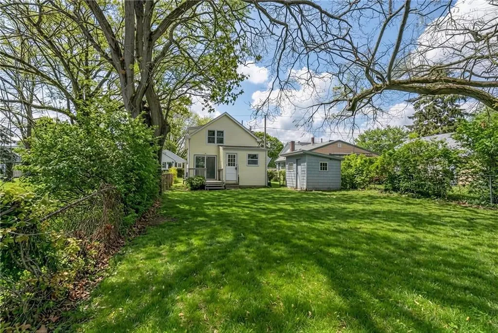 10 Booth Avenue East Providence RI 02915