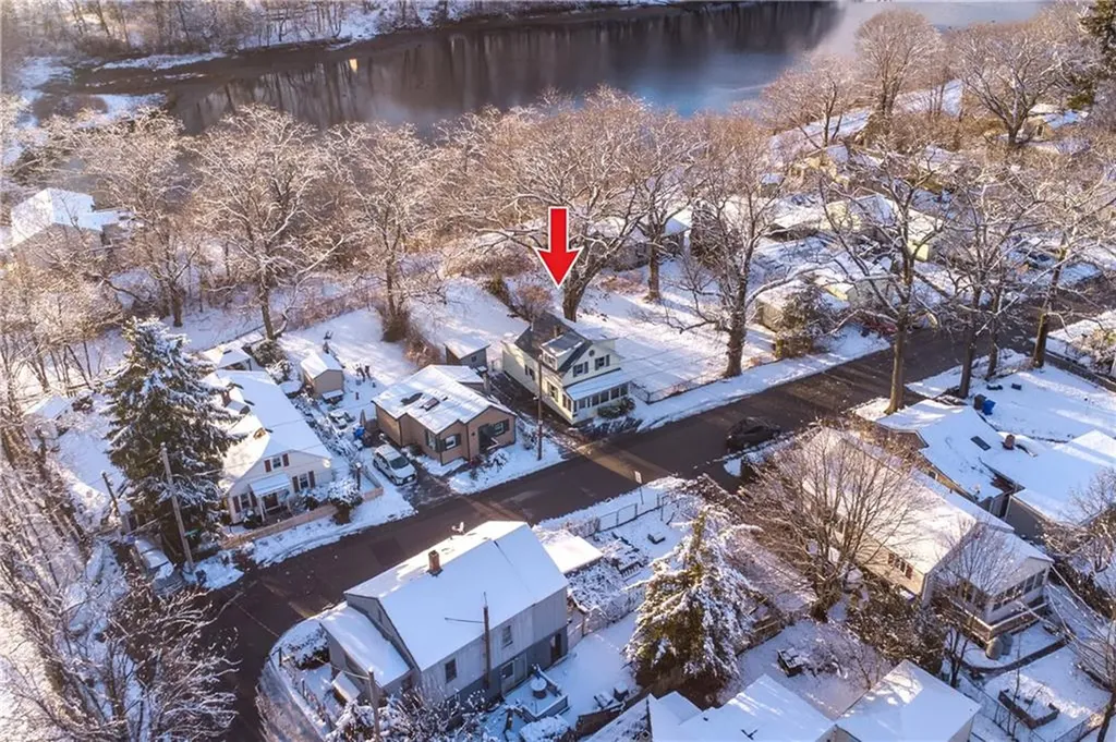 10 Booth Avenue East Providence RI 02915