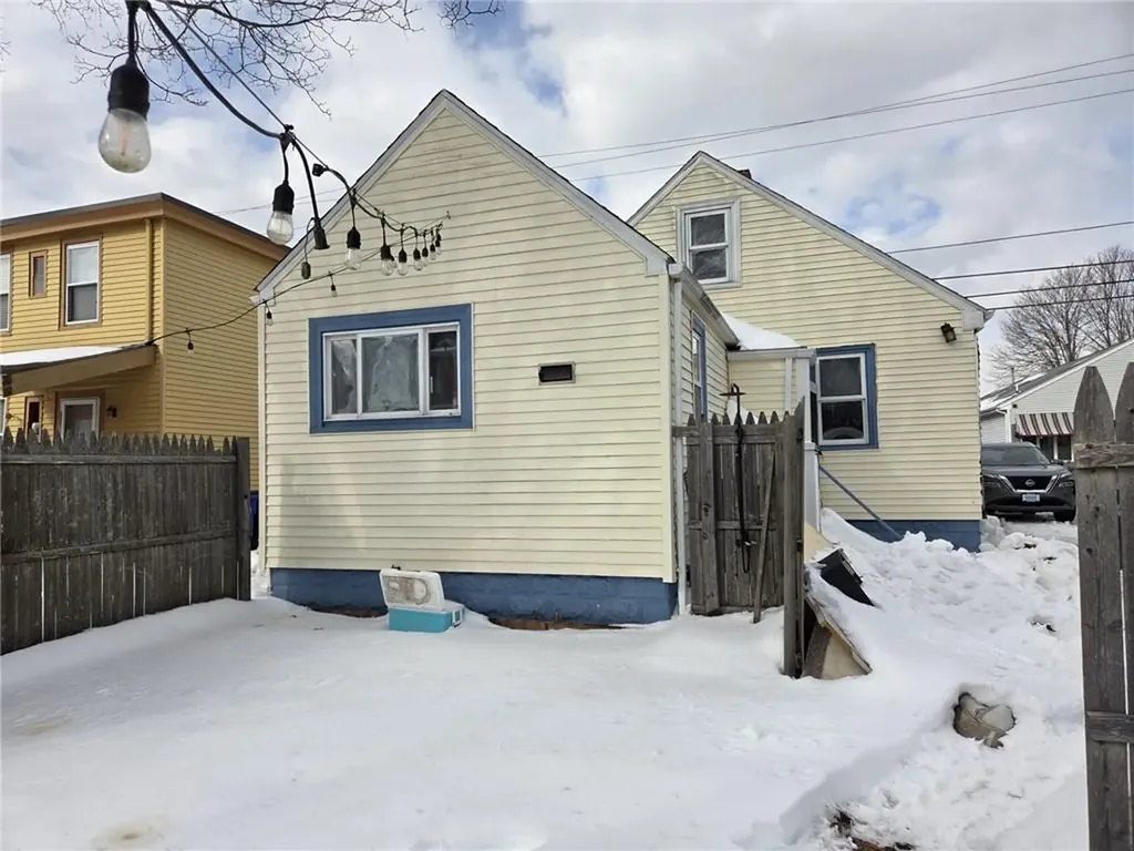 236 State Street Bristol RI 02809