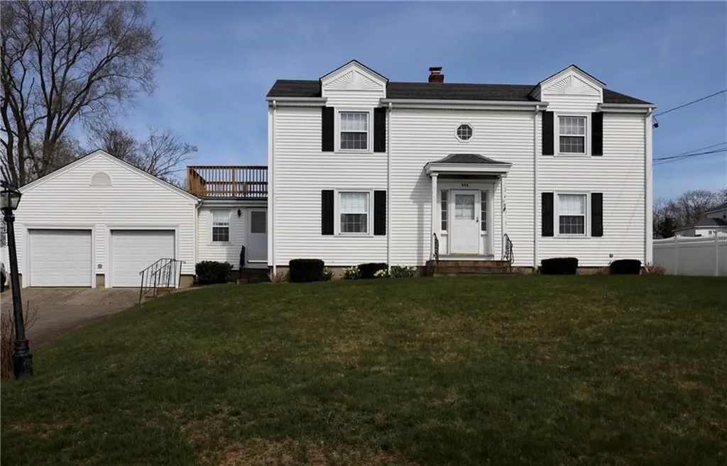 556 Metacom Avenue Bristol RI 02809