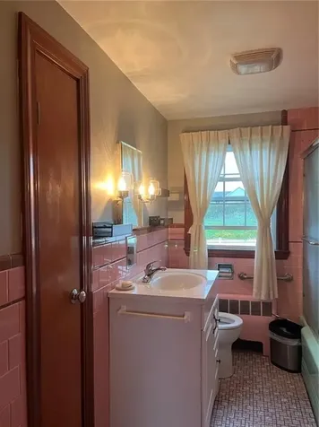 556 Metacom Avenue Bristol RI 02809