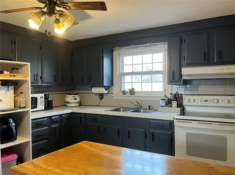 556 Metacom Avenue Bristol RI 02809