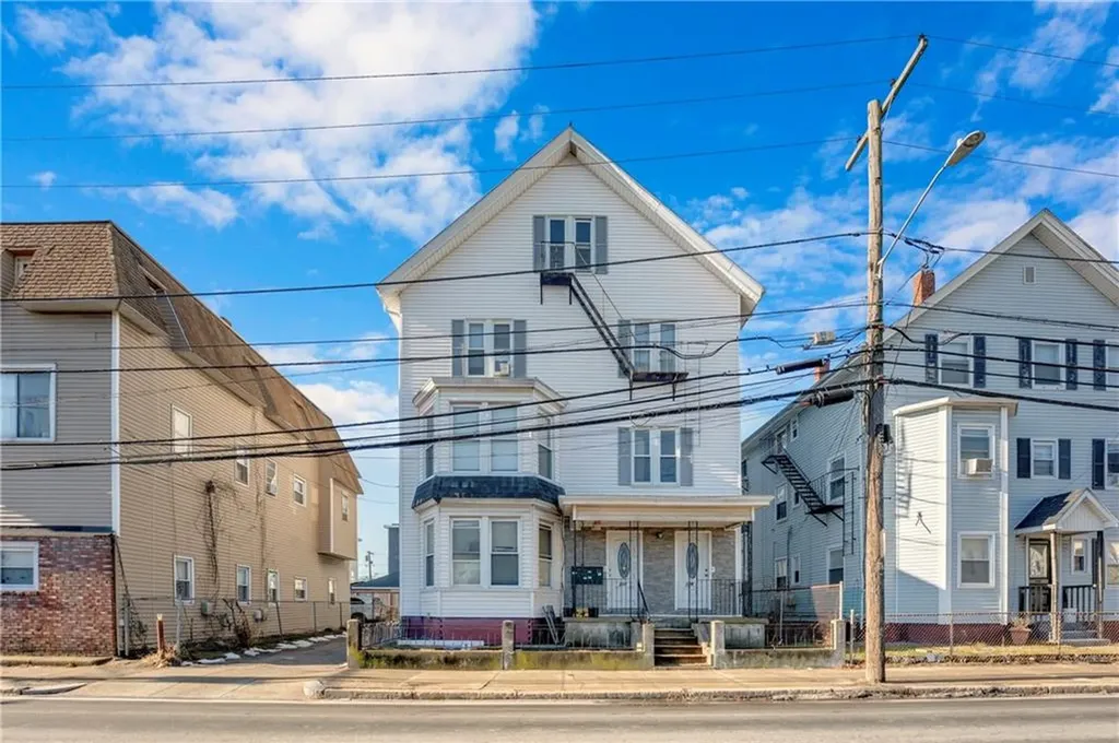 274 276 Lonsdale Avenue Pawtucket RI 02860