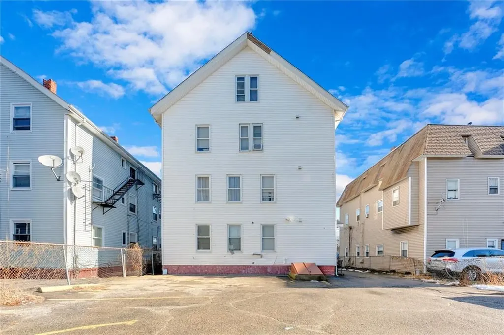 274 276 Lonsdale Avenue Pawtucket RI 02860