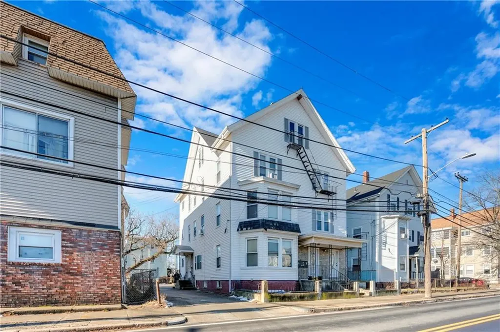 274 276 Lonsdale Avenue Pawtucket RI 02860