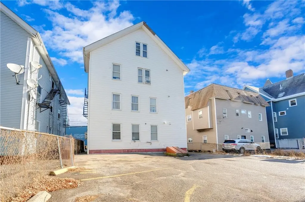 274 276 Lonsdale Avenue Pawtucket RI 02860
