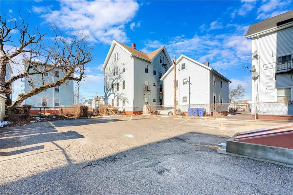 274 276 Lonsdale Avenue Pawtucket RI 02860
