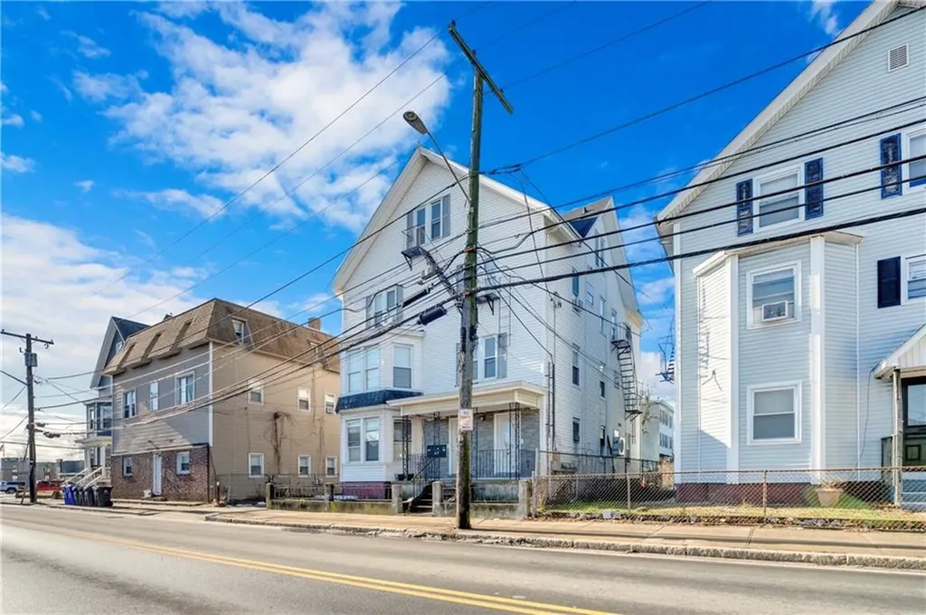 274 276 Lonsdale Avenue Pawtucket RI 02860