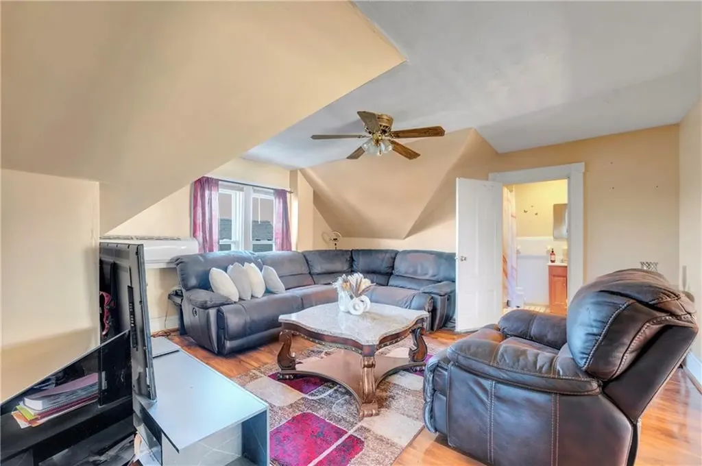 274 276 Lonsdale Avenue Pawtucket RI 02860