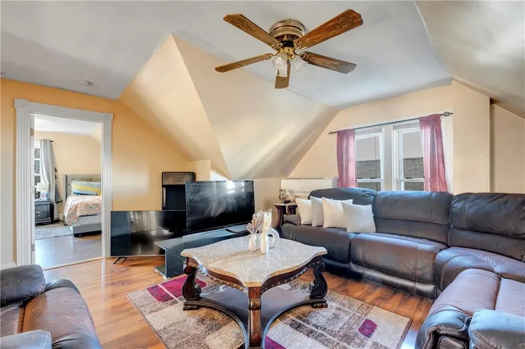 274 276 Lonsdale Avenue Pawtucket RI 02860