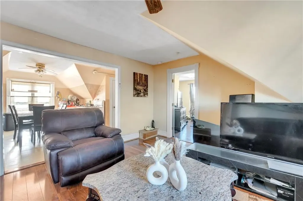 274 276 Lonsdale Avenue Pawtucket RI 02860