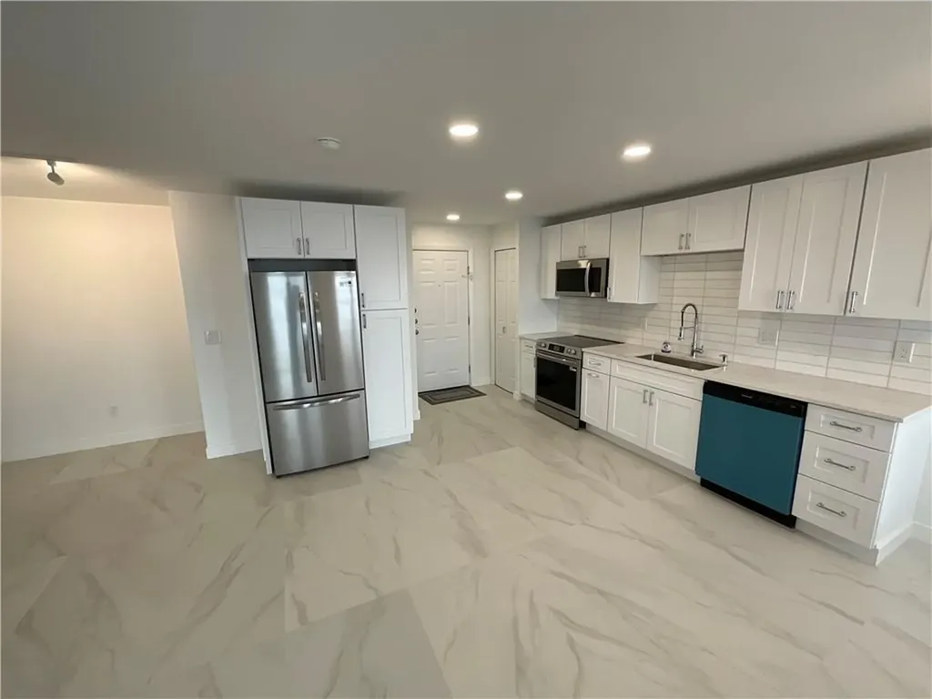 33 Bullocks Point Avenue East Providence RI 02915