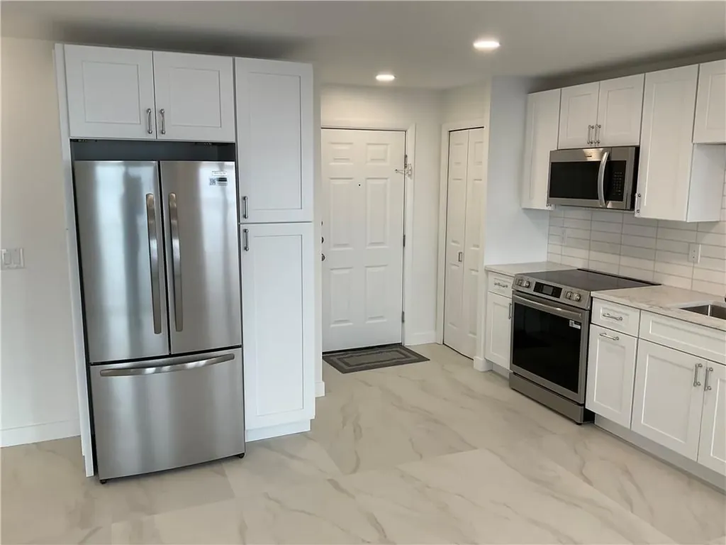 33 Bullocks Point Avenue East Providence RI 02915