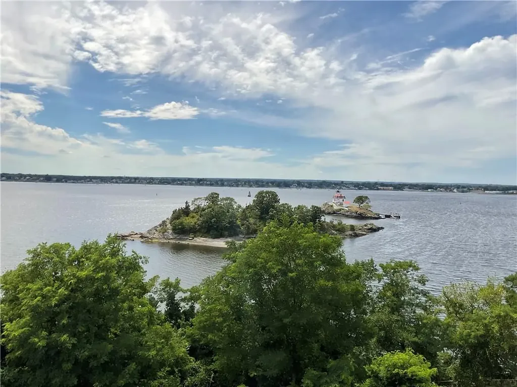 33 Bullocks Point Avenue East Providence RI 02915