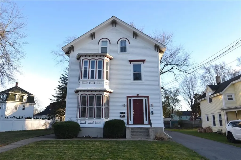 24 Arnold Street Lincoln RI 02865