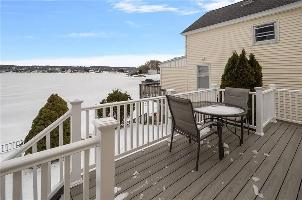 47 Cedar Avenue Portsmouth RI 02871