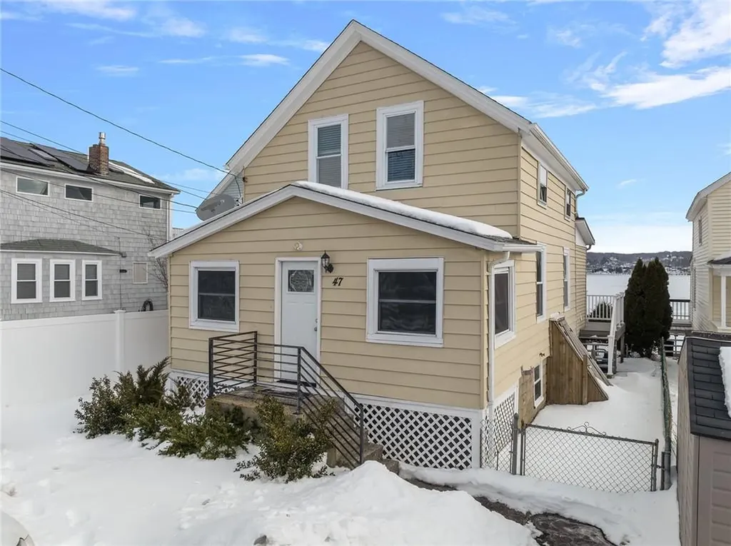 47 Cedar Avenue Portsmouth RI 02871